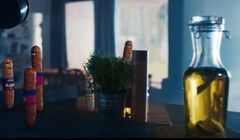 W nowej reklamie Morlin „kiełbasy morlińskie zdobywają kuchnię” (wideo)