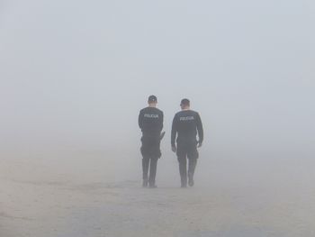 Oddalił się z placu zabaw i zniknął z oczu swojej matki. Zmobilizowano wszystkie siły