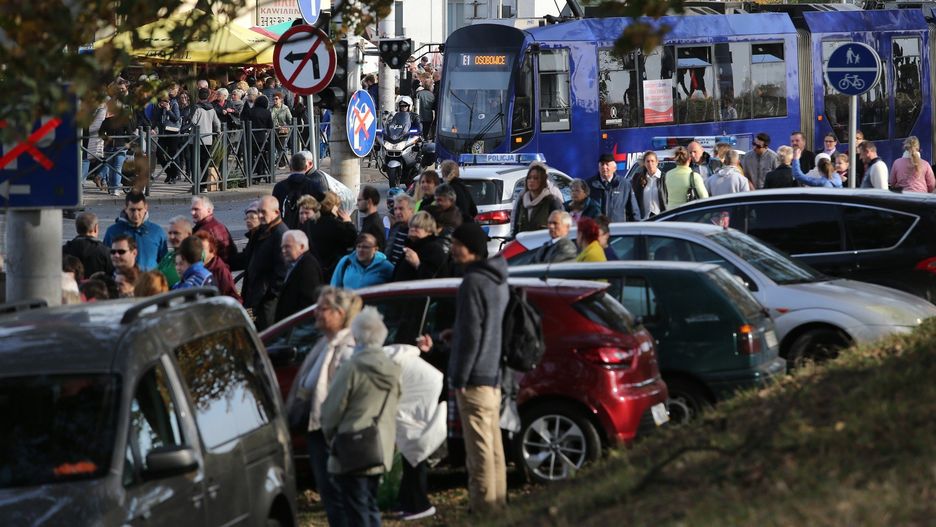 Największe utrudnienia spodziewane są przy Osobowicach i Grabiszynie, gdzie zamknięte zostaną całe odcinki ulic i pojawią się specjalne parkingi.