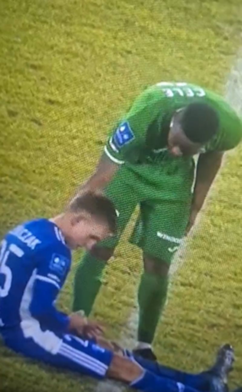 Wulgarny gest Jakuba Rzeźniczaka na boisku. Wyrzucili go z boiska... 