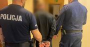 Recydywista brutalnie napadł na kobietę. Spryskał ją gazem i uderzał pięścią, po czym okradł