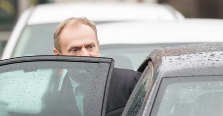 "Fakt": Tusk znów przekracza prędkość. Także jako pasażer