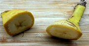 Końcówki od banana. Dlaczego je odcinamy?