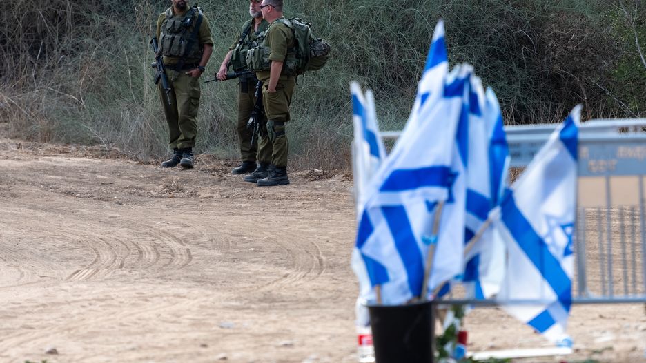 Izrael rozpoczął ciągłe bombardowanie Strefy Gazy i zagroził inwazją lądową w celu pokonania grupy bojowników rządzącej terytorium Palestyny