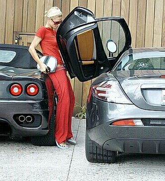 Paris Hilton ma problemy z samochodem