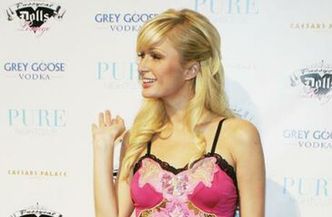 Paris Hilton sama na 25. urodziny