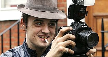 Pete Doherty i rysunki krwią