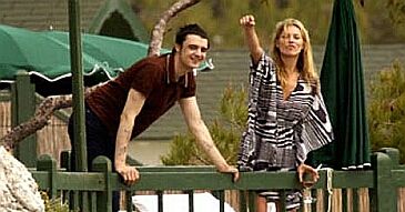 Kate Moss i Pete Doherty uciekają do Francji