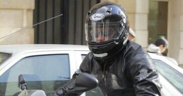 Brad Pitt na motorze