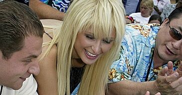 Samotna Paris Hilton