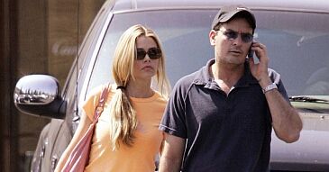 Charlie Sheen żąda testu na ojcostwo