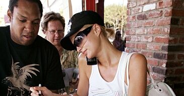 Naga Paris Hilton