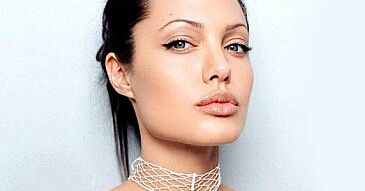 "Angelina Jolie jest nieprawdopodobną kochanką"