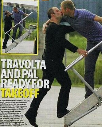 John Travolta gejem?