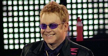 Elton John apeluje o tolerancję dla gejów