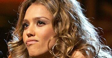 Jessica Alba bez zęba!