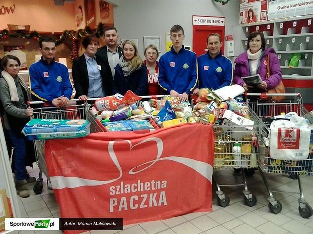 Stal Gorzów wypełniła cztery wózki, wspierając trzy ubogie rodziny Szlachetną Paczką