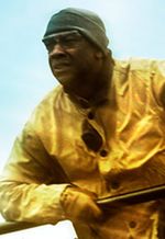 Przeuroczy Denzel Washington je jak przestępca