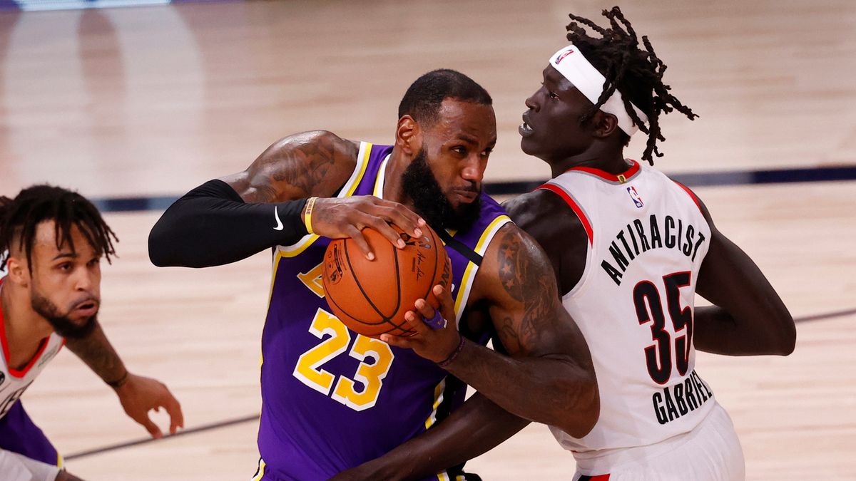 PAP/EPA / JOHN G. MABANGLO / Na zdjęciu: Wenyen Gabriel (z prawej)