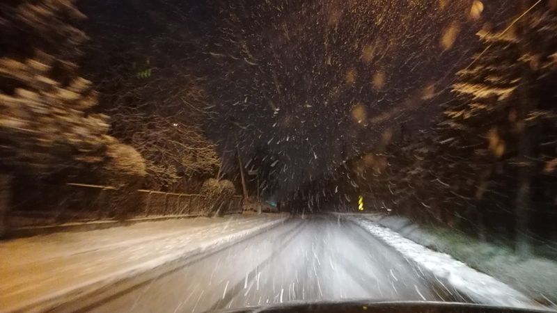 Kłodzko. Dom 74-latka zasypany śniegiem. Bez jedzenia i picia czekał na pomoc