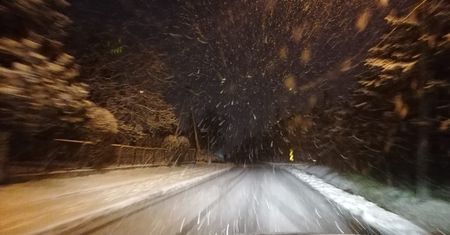 Kłodzko. Dom 74-latka zasypany śniegiem. Bez jedzenia i picia czekał na pomoc