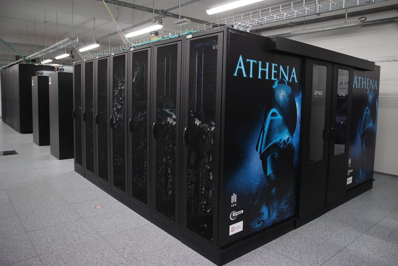 Superkomputer Athena ruszył w serwerowni AGH. Jest najszybszy w Polsce