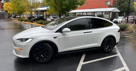 Tesla nad przepaścią. Wszystkiemu winne amerykańskie cła?