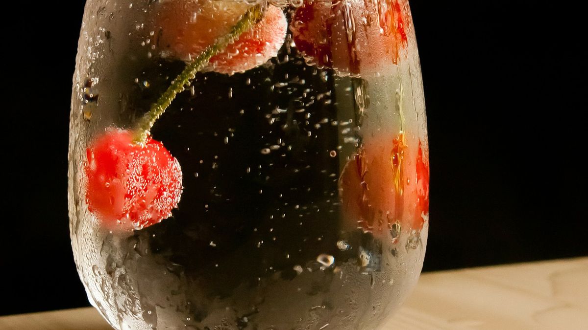 Napój gazowany (inny niż Cola) z dodatkiem sacharynianu sodu, bez kofeiny