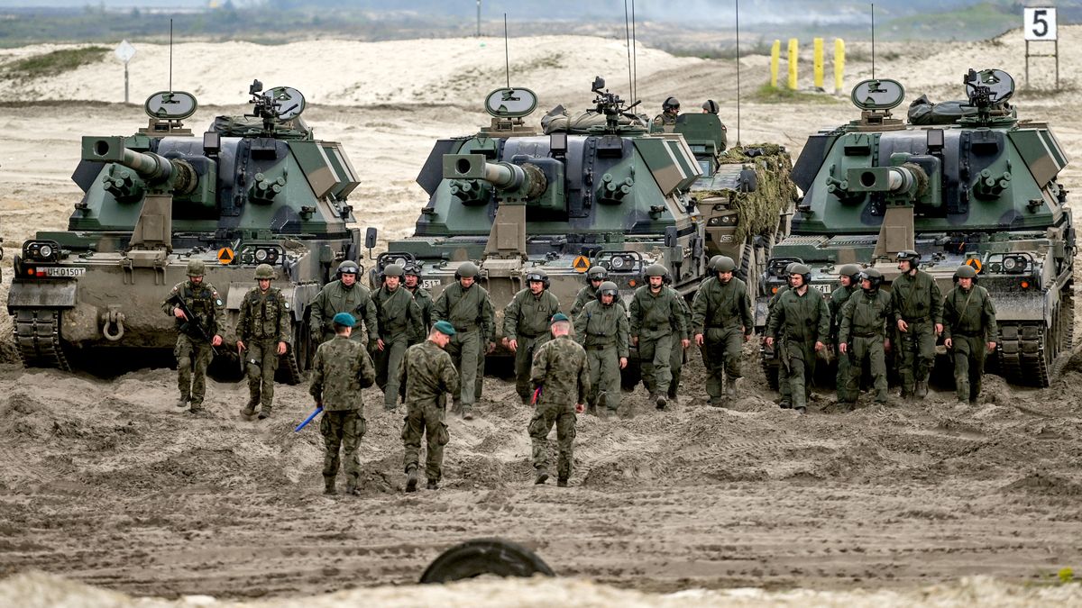 Na zdjęciu produkowane w Hucie Stalowa Wola armatohaubice Krab