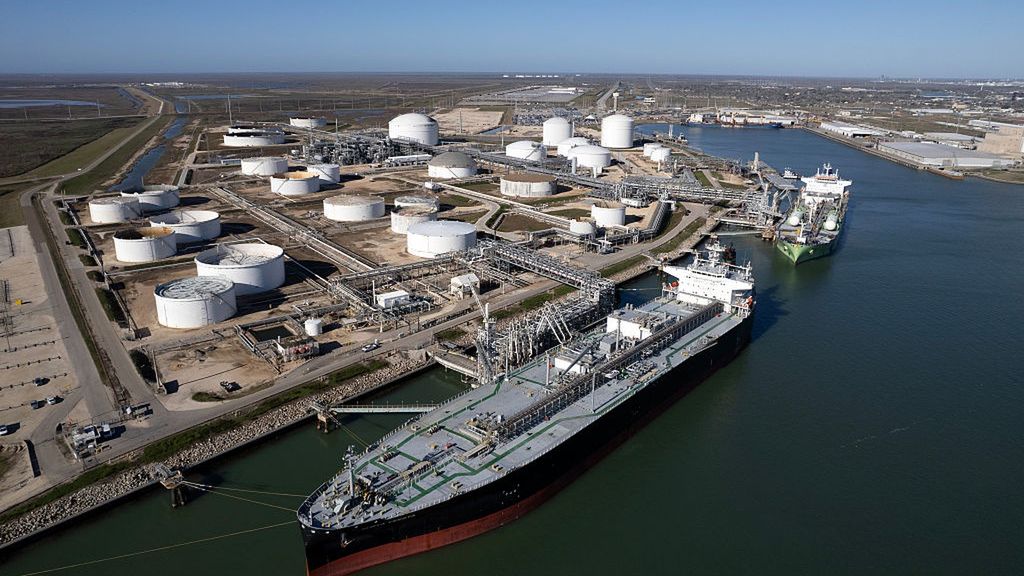 US Refiners Are Early Winners In Trump's Venezuela Plan
Tankers docked at the Phillips 66 Freeport Terminal in Freeport, Texas, US, on Friday, Jan. 16, 2026. Oil traders and US refiners are rushing to position for access to Venezuelan crude after the Trump administration said it would take control of as much as 50 million barrels, one of the largest unexpected supply flows in years. Photographer: Mark Felix/Bloomberg via Getty Images
Bloomberg
u.s., fuels, transportation and logistics, best photos, ships, best photo, americas, gasoline, petroleum, business news, north american, shipping, cargo transport, aerial photography, american, u.s.a., marine transport, refineries, oil, gas, us, industries, energy, natural resources, united states of america, drone photography, oil tankers, fossil fuels