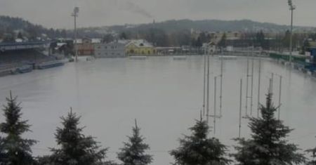 Pogoda rujnuje polskie stadiony. Niecodzienna sytuacja w Sanoku
