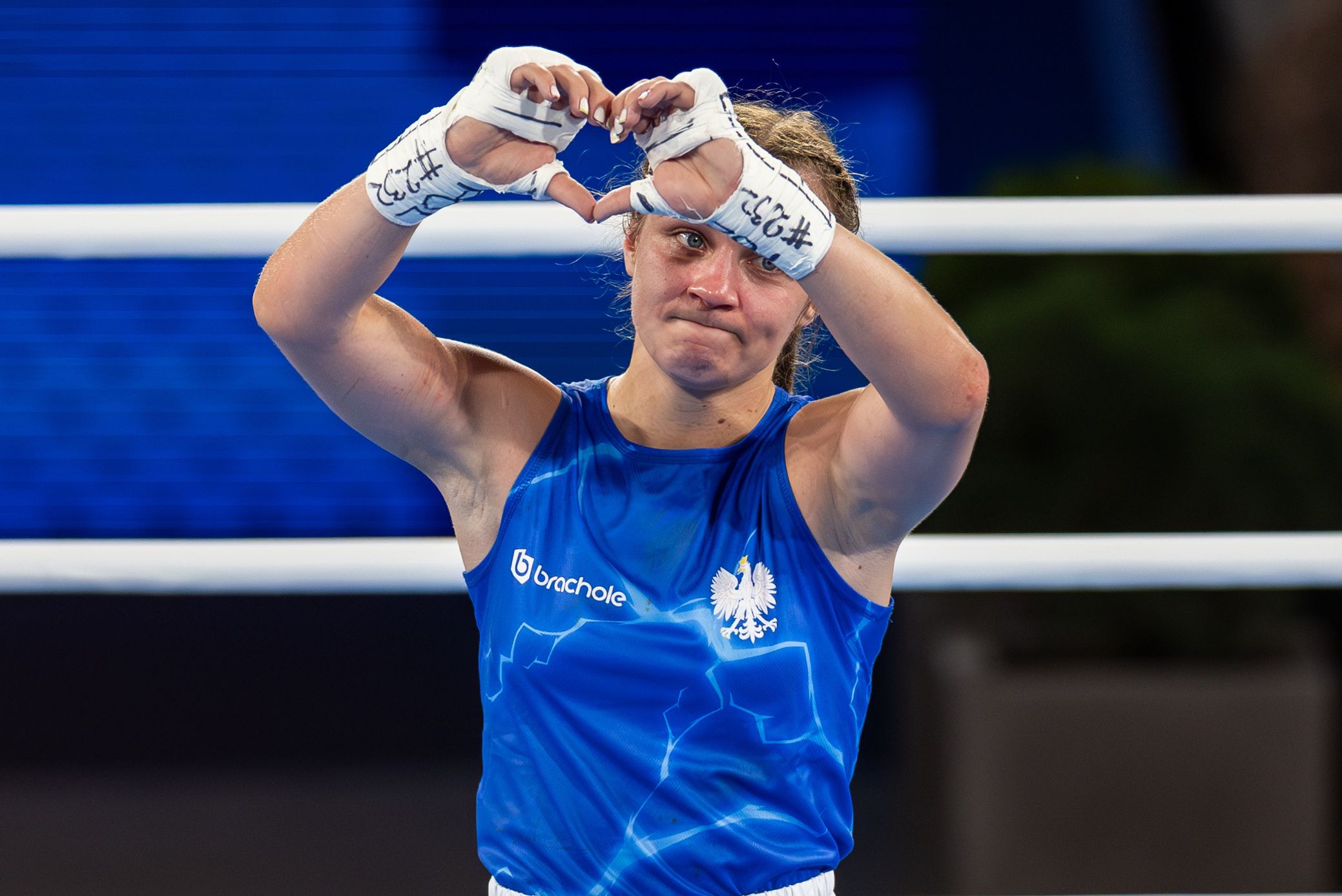 Julia Szeremeta  of Poland compete during Women's 57kg - Final of the Boxing on Roland-Garros Stadium during the Paris 2024 Olympics Games on August 10, 2024 in Paris, France.  (Photo by Andrzej Iwanczuk/NurPhoto via Getty Images)
