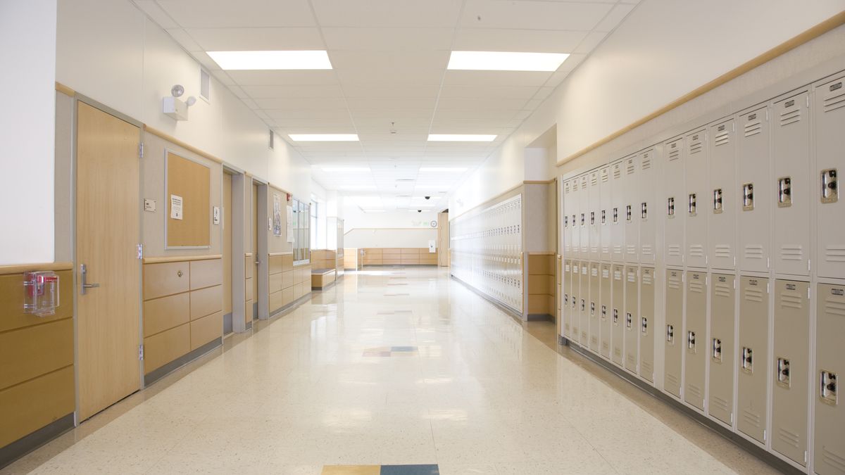 Lockers in empty high school corridorUSA, Washington State, Bellevue, Interlake High SchoolJetta ProductionsEasy Retouch, no people, horizontal, indoors, day, in a row, education, school, absence, hallway, corridor, high school, USA, Washington State, Bellevue, Interlake High School, empty, locker