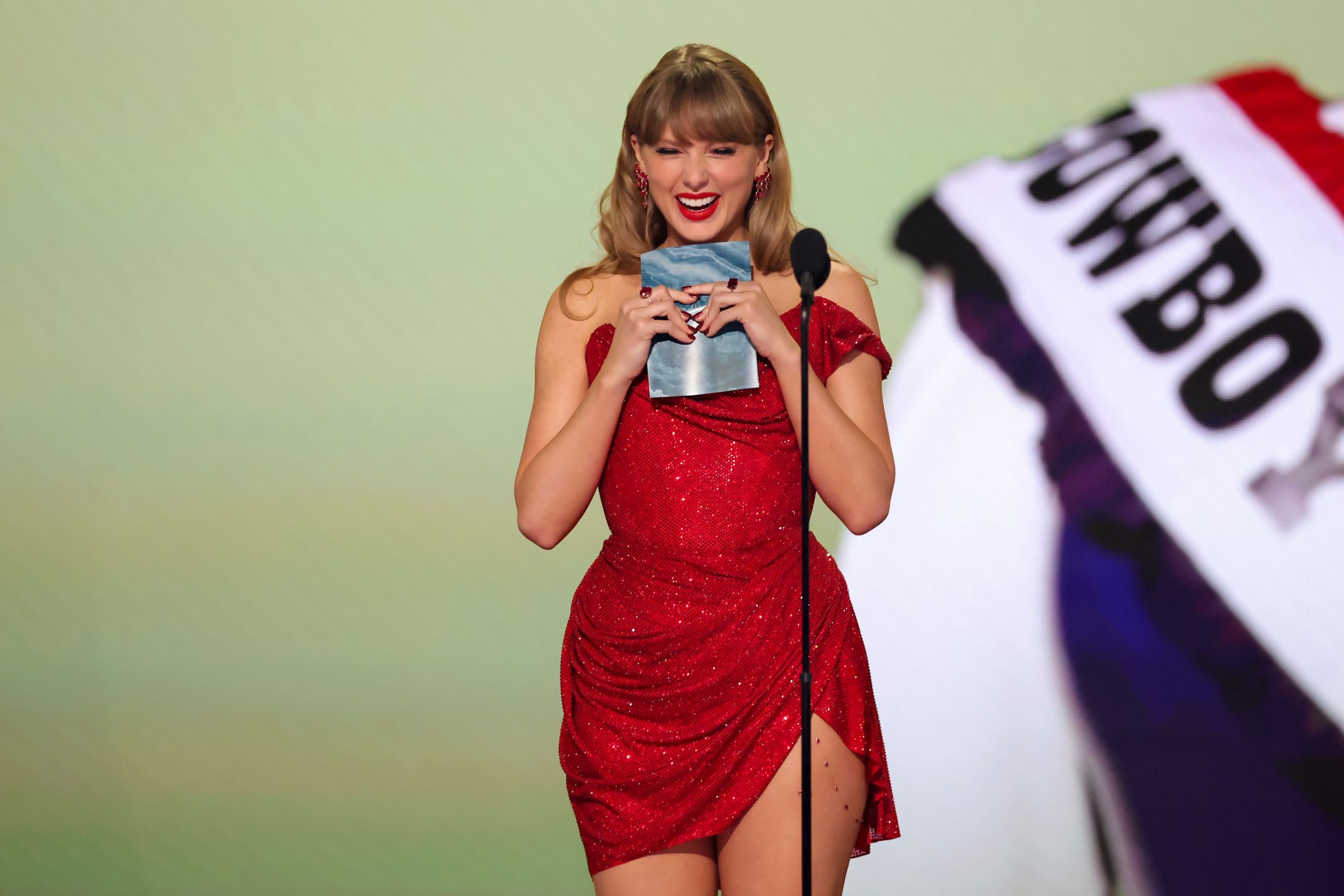 LOS ANGELES, CALIFORNIA - FEBRUARY 02: Taylor Swift speaks onstage during the 67th Annual GRAMMY Awards at Crypto.com Arena on February 02, 2025 in Los Angeles, California.  (Photo by Kevin Winter/Getty Images for The Recording Academy)