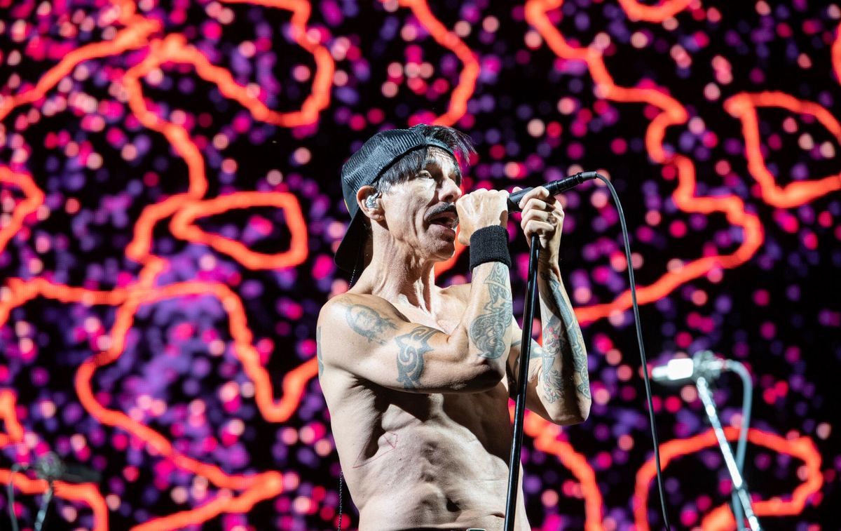 Red Hot Chili Peppers dali w Warszawie energetyczne show