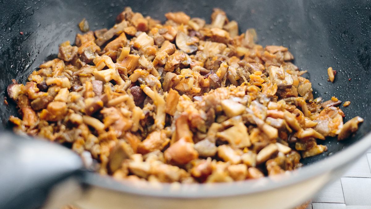 Bezmięsne skwarki są świetnym dodatkiem do pasty śniadaniowej