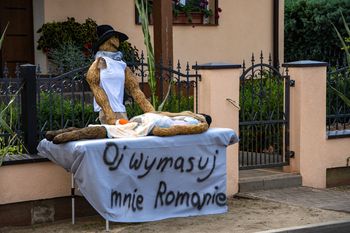 Równopole zachwyca dożynkowymi dekoracjami. Cała wieś wygląda wyjątkowo