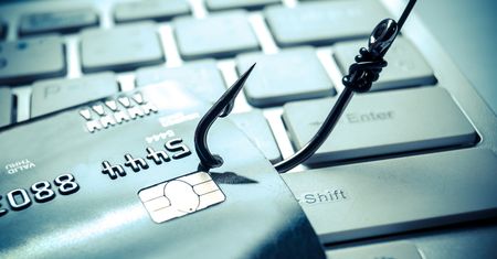 Tak się robi phishingi – bank oszczędza na SMS-ach, klienci są naiwni, a straty idą w setki tysięcy