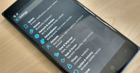 Polak twierdzi, że uruchomił aplikacje Google na mobilnym Windowsie 10