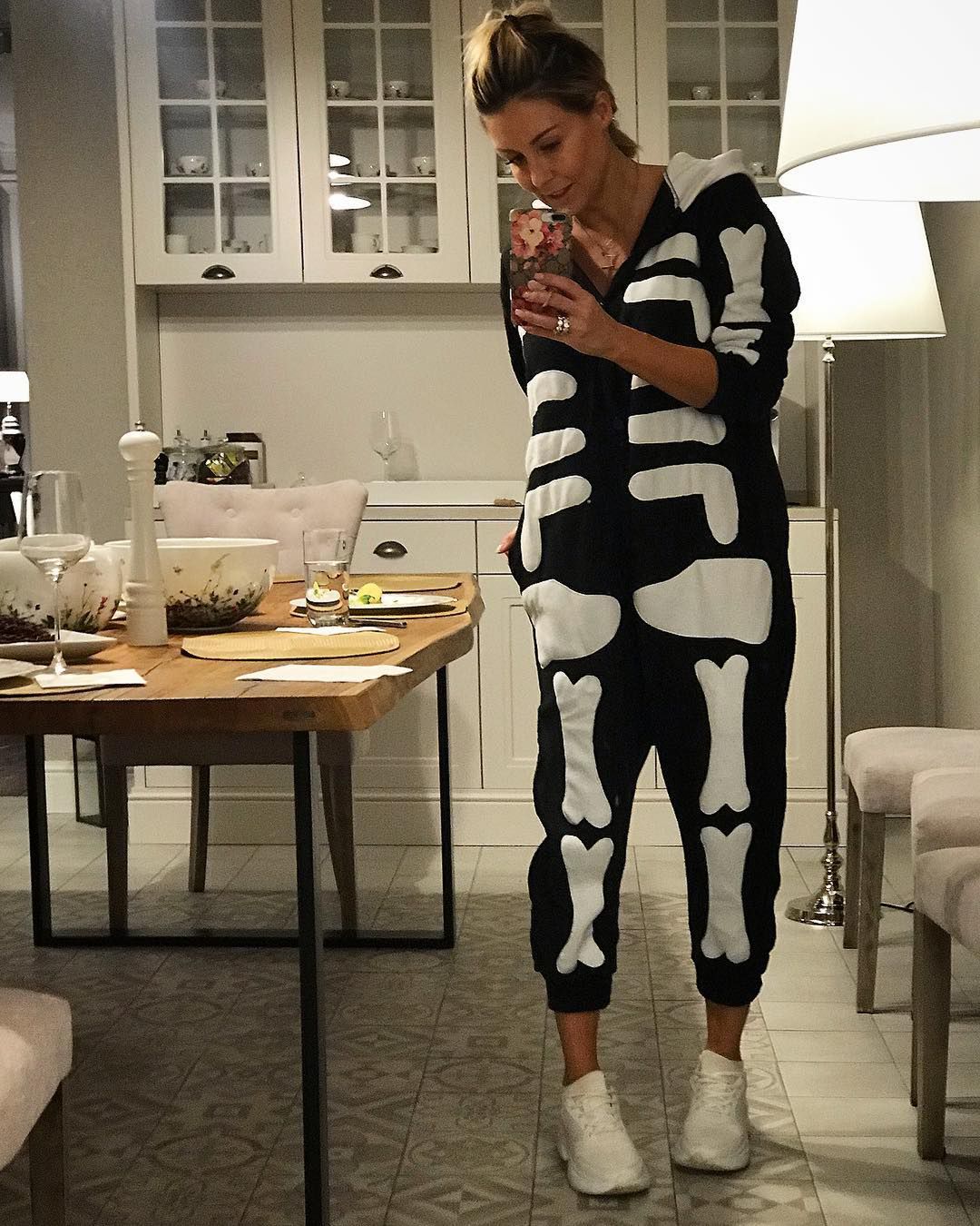 Małgorzata Rozenek z synami i Radosławem straszą na Halloween