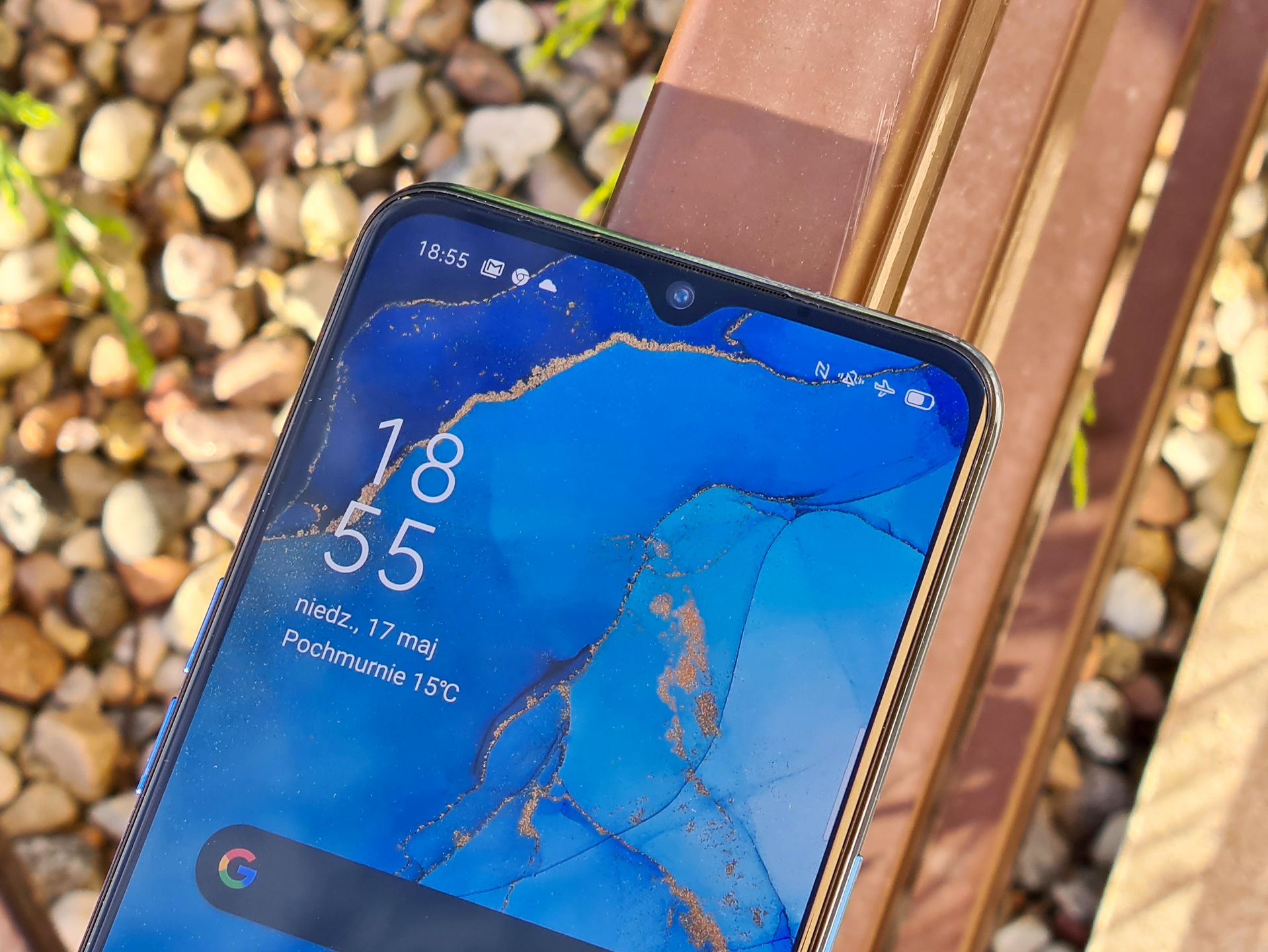 Taniej, ale i bardziej nijako. Test OPPO Reno 3 86
