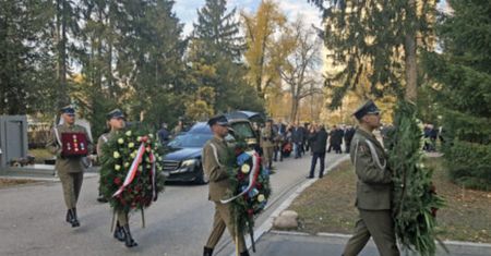 Pogrzeb generała Izydorczyka. Były szef WSI spoczął na Powązkach