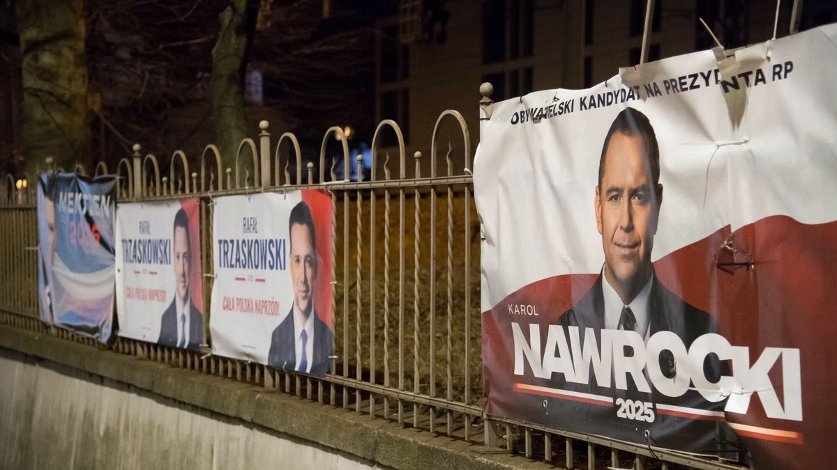 Plakaty wyborcze 2025
20.03.2025 Sopot Kampania wyborcza prezydencka 2025 plakaty wyborcze
Fot. Wojciech Strozyk/REPORTER
N/z: plakat Slawomir Mentzen
N/z: plakat Rafal Trzaskowski
N/z: plakat Karol Nawrocki
Wojciech Strozyk/REPORTER