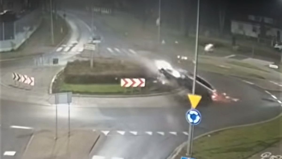 Kierowca twierdzi, że nie zauważył ronda 