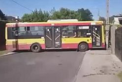 Stołeczne drogi zbyt ciasne dla autobusu linii 213