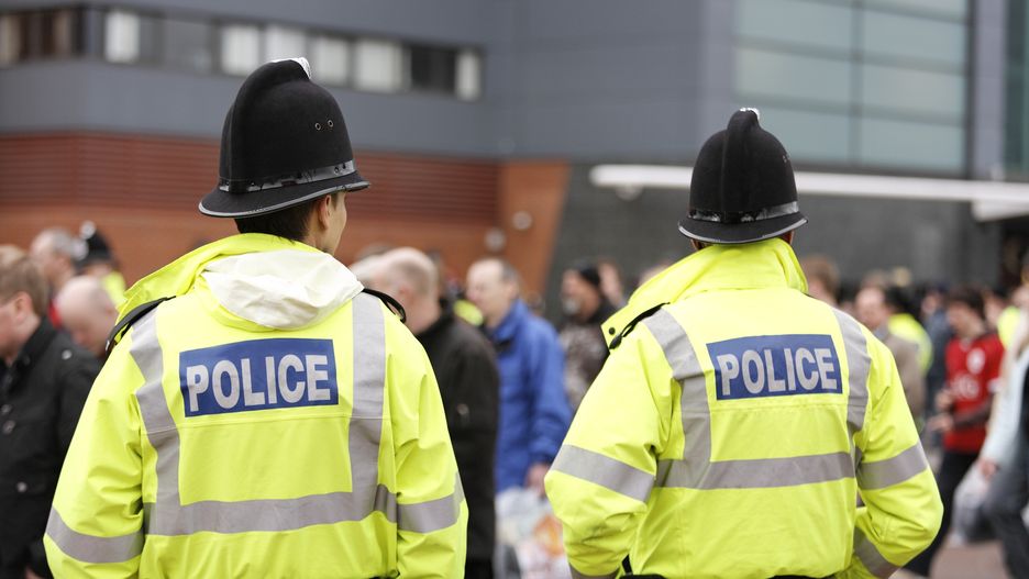 Brytyjscy policjanci podczas codziennego patrolu