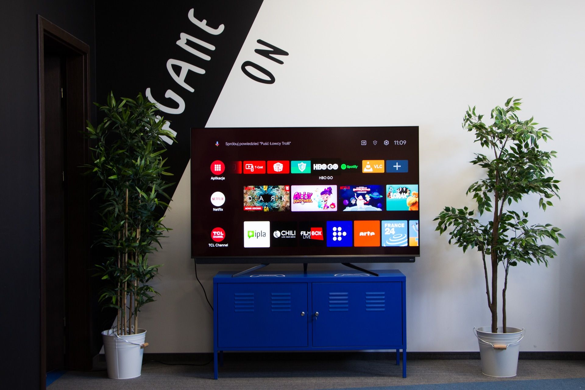 TCL 65C815 - Zdjęcie od przodu
