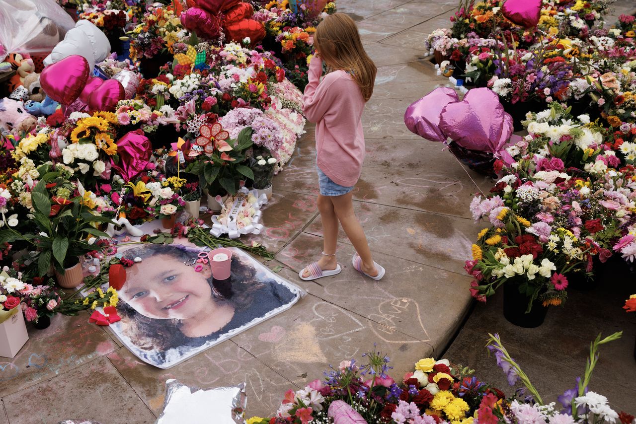 SOUTHPORT, ENGLAND - AUGUST 05: Members of the community arrive ahead of a vigil to remember the victims of last week's knife attack near the Atkinson on August 5, 2024 in Southport, England. One week ago, three young girls, Bebe King, 6, Elsie Dot Stancombe, 7, and Alice Dasilva Aguiar, 9, were killed, and several other people were seriously injured, when 17-year-old Axel Muganwa Rudakubana went on a stabbing spree in a Taylor Swift-themed dance class in Southport. The incident, as well as false information that the suspect was an immigrant, sparked a wave of anti-immigrant protests and riots across the UK. (Photo by Dan Kitwood/Getty Images)