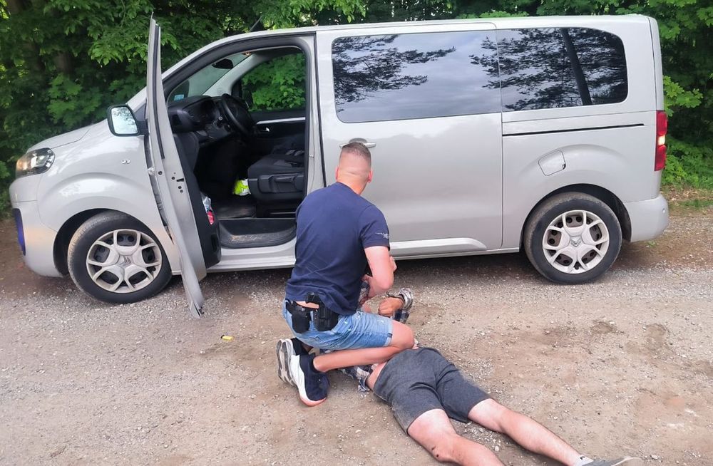 Zabrał auto, okradł dom i zażądał okupu