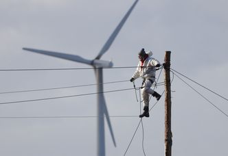 100 tys. vs. 18 tys. zł brutto w miesiąc. Ekspertka o zarobkach prezesów: żart i kpina z państwa